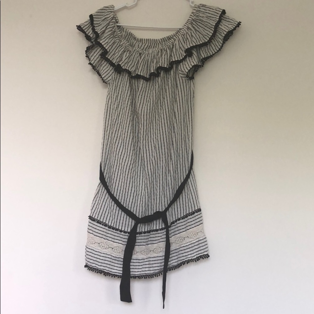 Off shoulder casual dress.